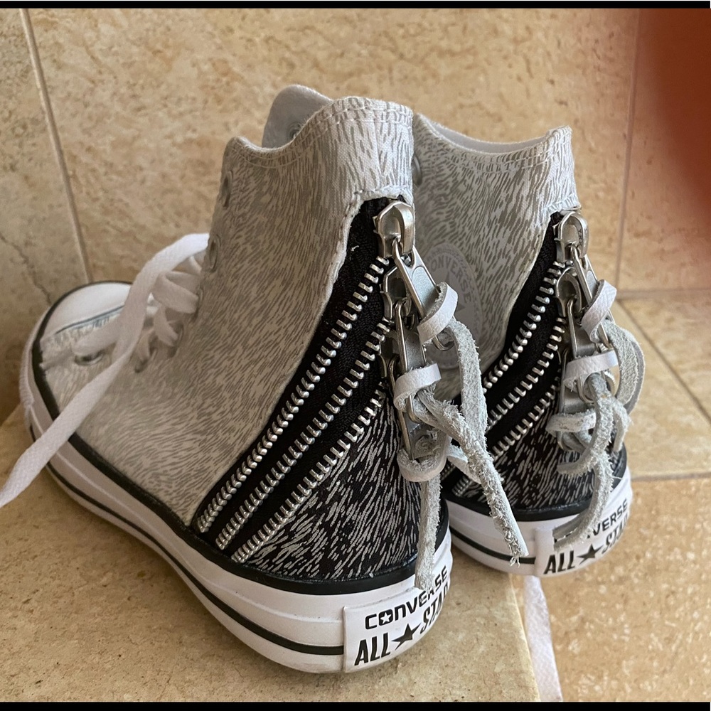 Converse Rare Tri Zip High top like new